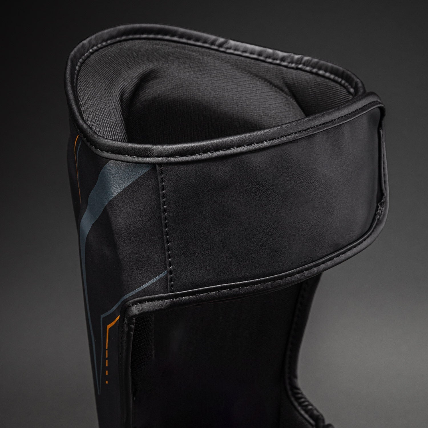 Venum Streamline Shin Guards