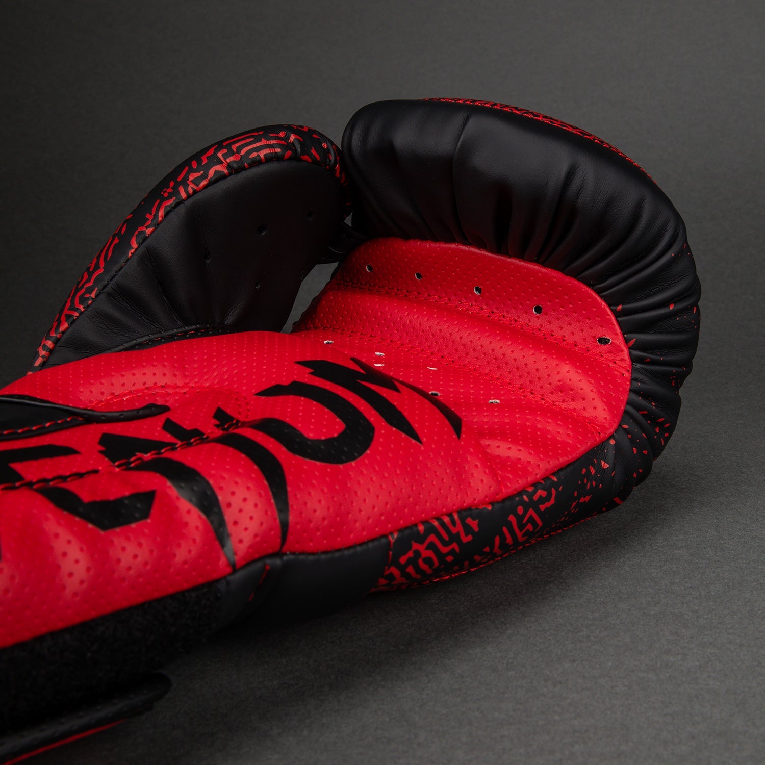 Venum x TEKKEN 8 Boxing Gloves - Kazuya