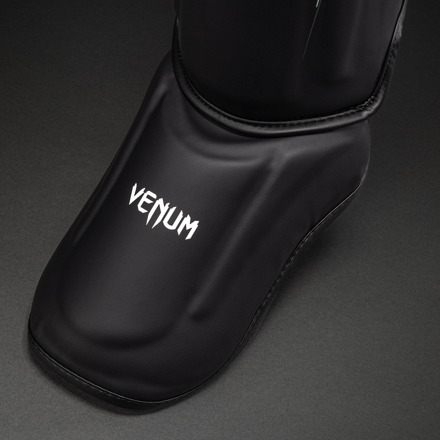 Venum Streamline Shin Guards