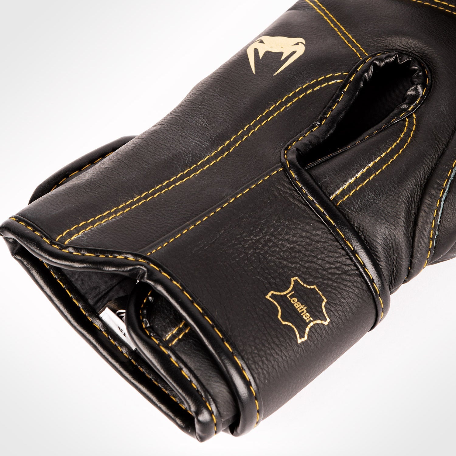 Venum Giant 2.0 Pro Boxing Gloves Velcro