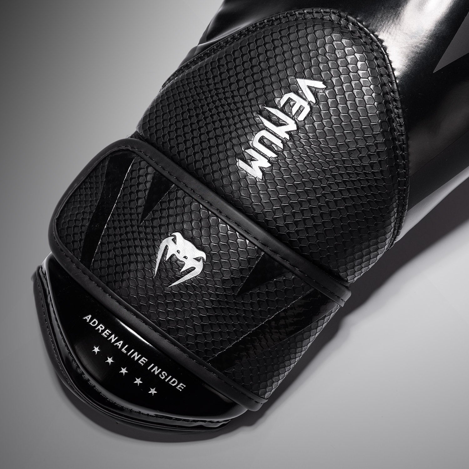 Venum Challenger 4.0 Scales Boxing Gloves