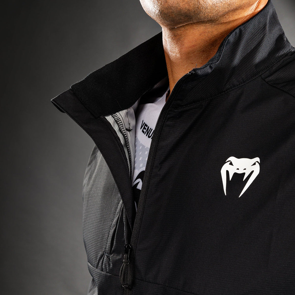 Venum MX Basics Sleeveless Windbreaker
