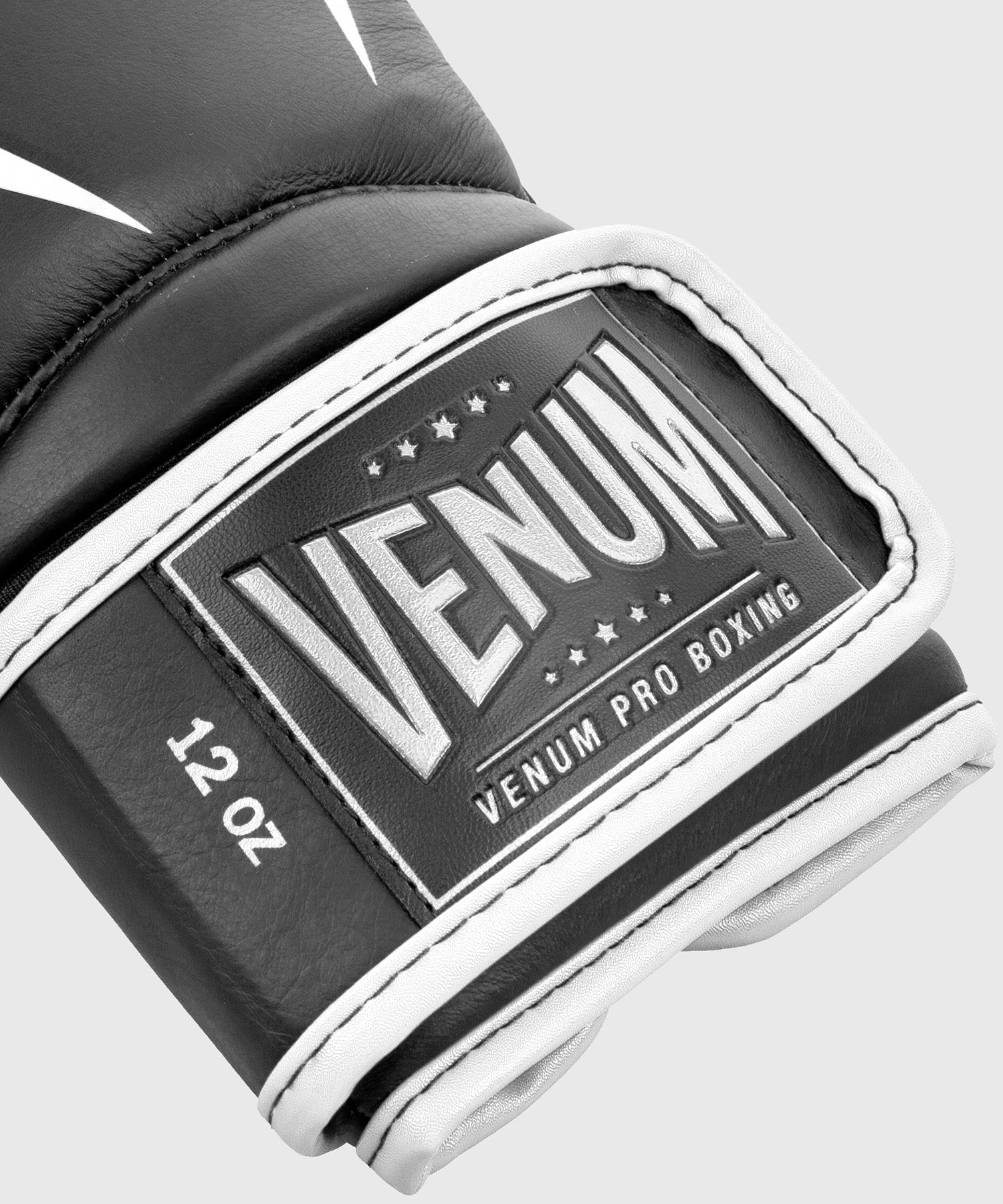 Venum Giant 2.0 Pro Boxing Gloves Velcro