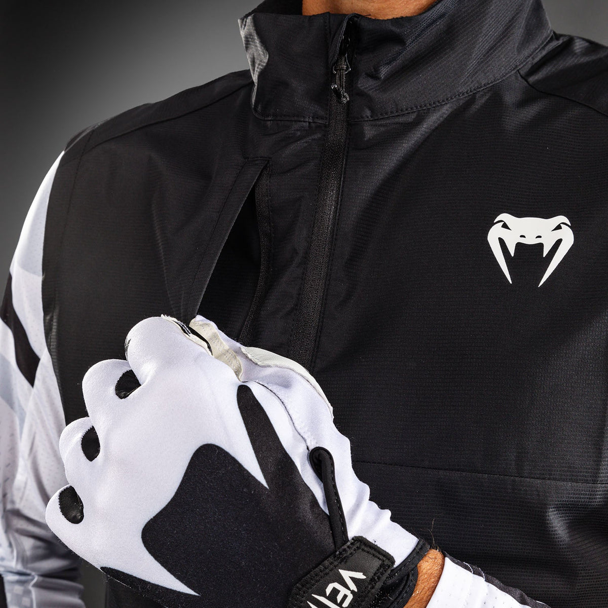 Venum MX Basics Sleeveless Windbreaker