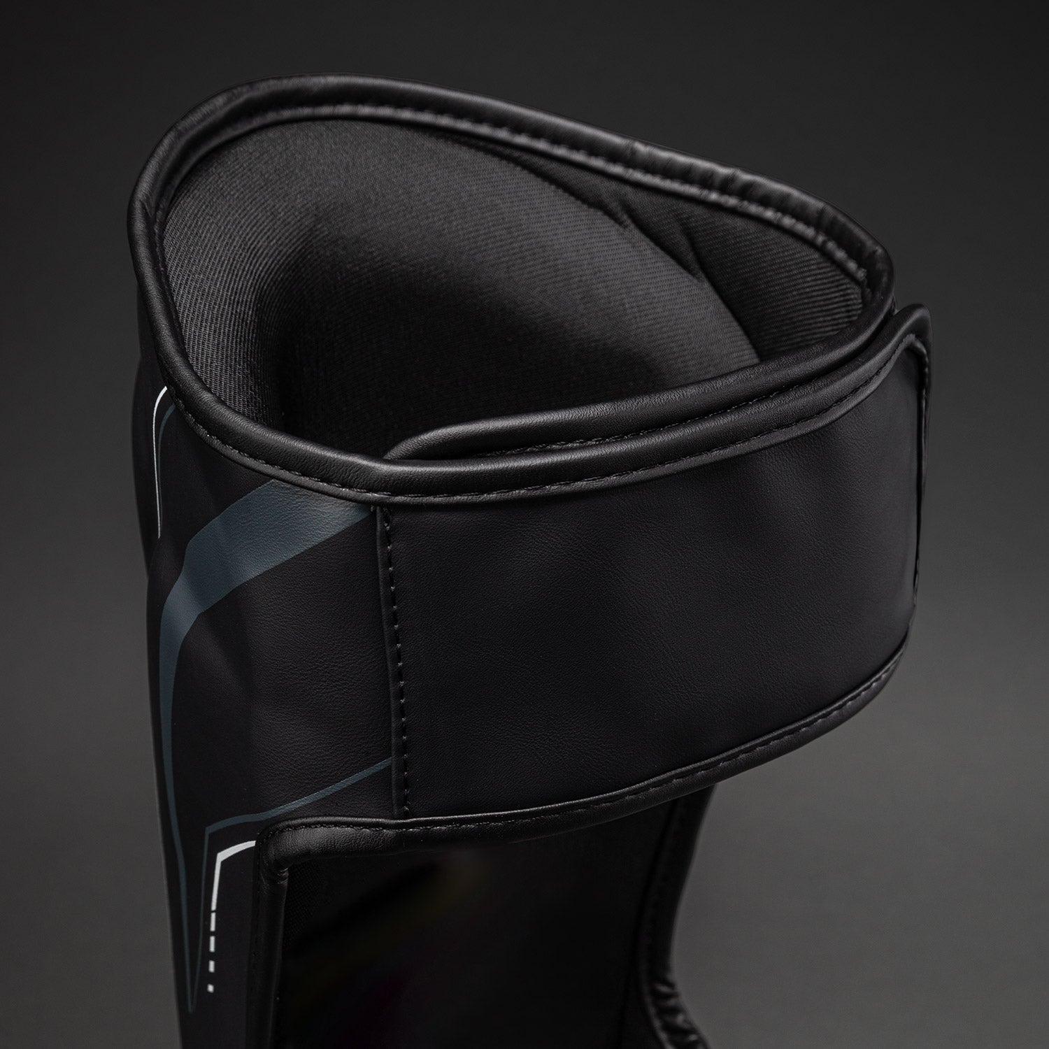 Venum Streamline Shin Guards