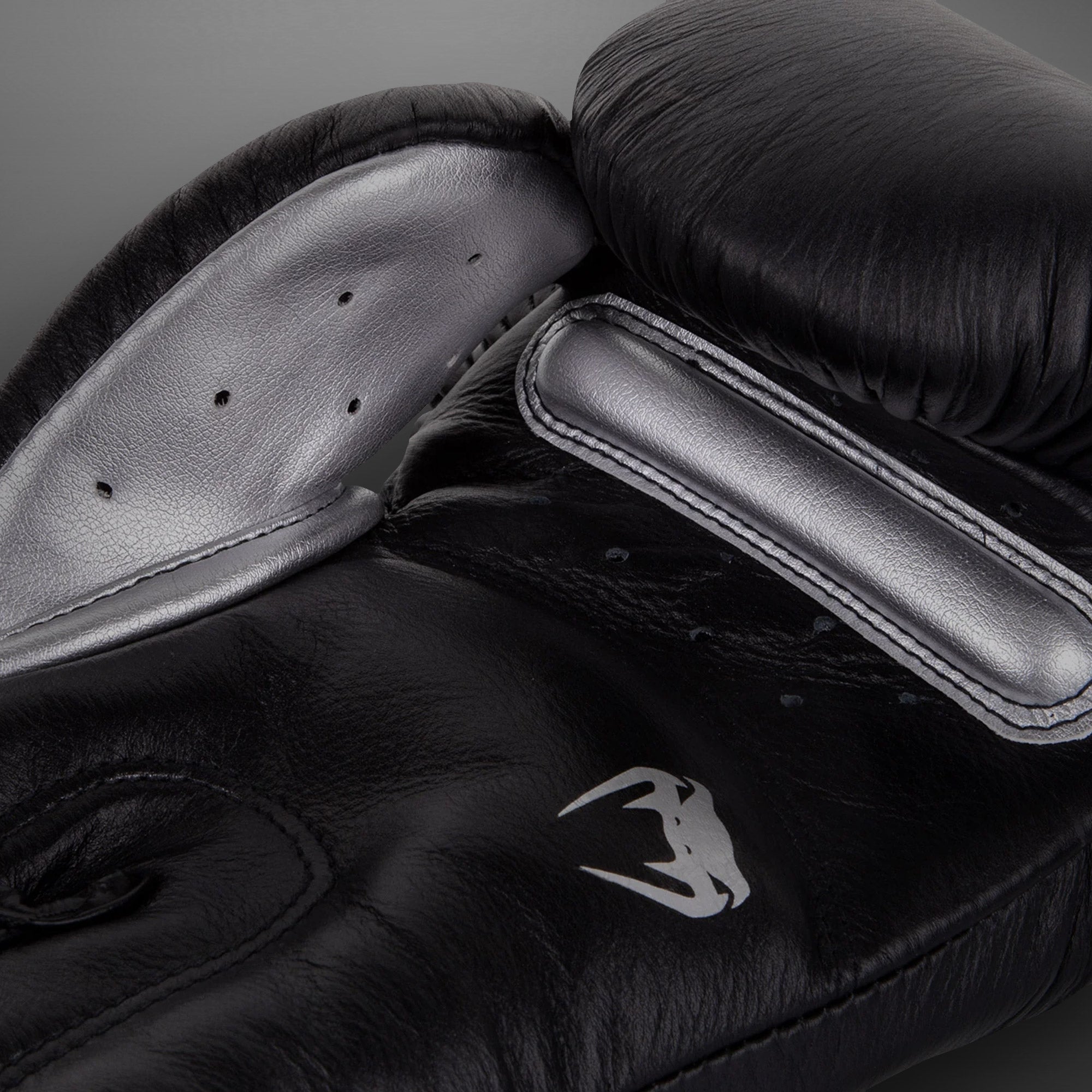Venum Giant 3.0 Boxing Gloves - Nappa Leather