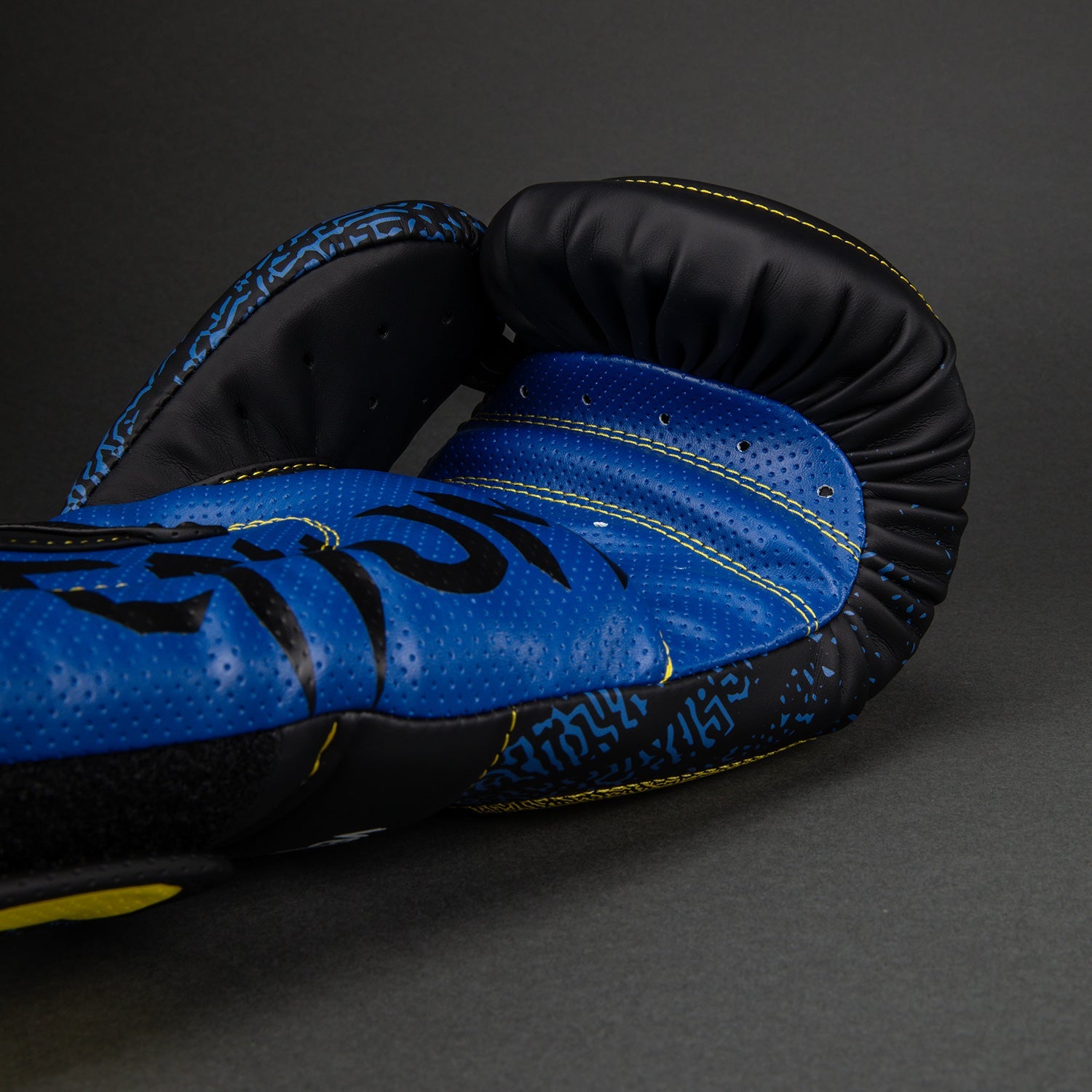 Venum x TEKKEN 8 Boxing Gloves - King
