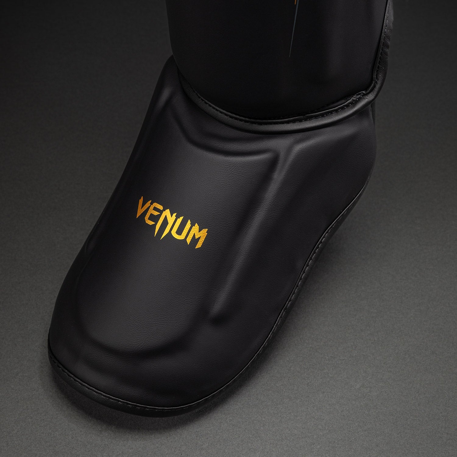 Venum Streamline Shin Guards
