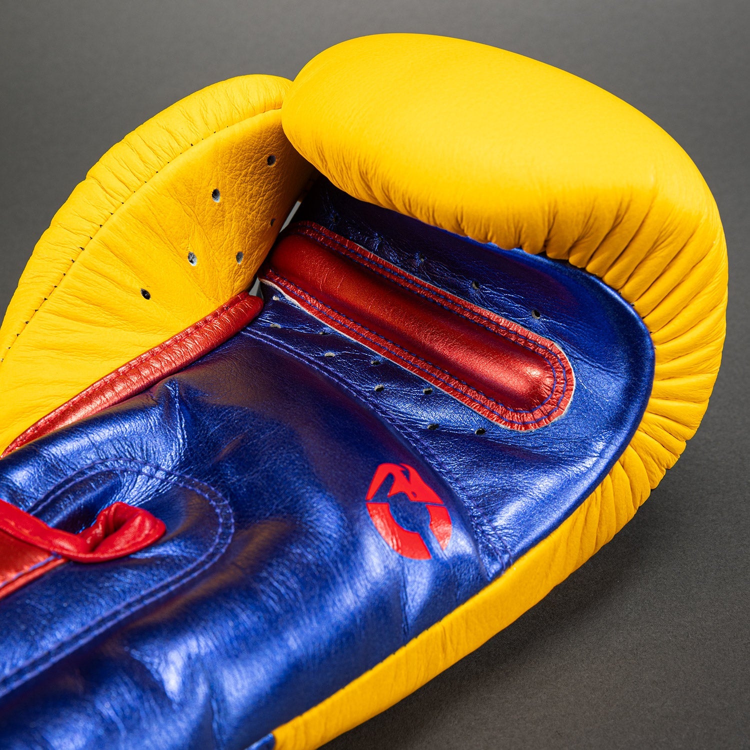 Venum Giant 3.0 Boxing Gloves - Nappa Leather