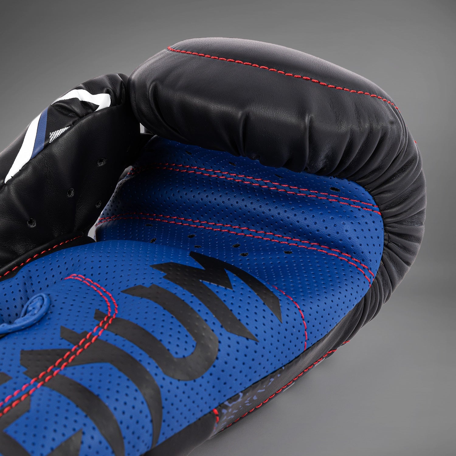 Venum x TEKKEN 8 - Jin Kazama Boxing Gloves